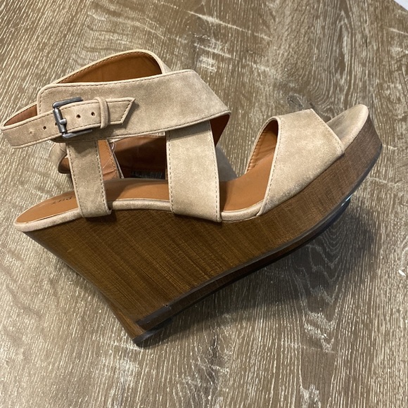 Indigo Rd. Karyn Wedge Suede Sandals Size 9.5 - Picture 7 of 9